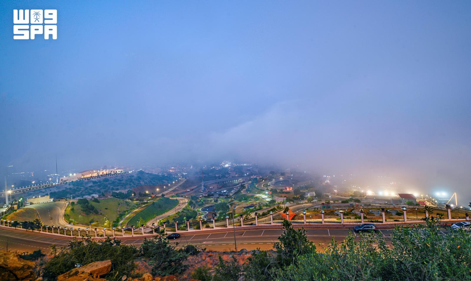 The tour is part of the Baha Summer program, which includes sightseeing rides through several governorates and tourist and historical sites across the region. (SPA)