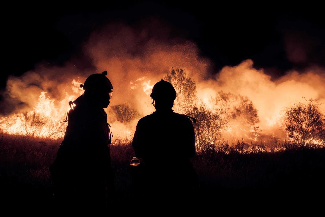 Spain’s Military Emergencies Unit personnel fighting a wildfire near Navas del Rey, 55 kilometers southwest of Madrid, Jul. 24, 2026. (AFP)