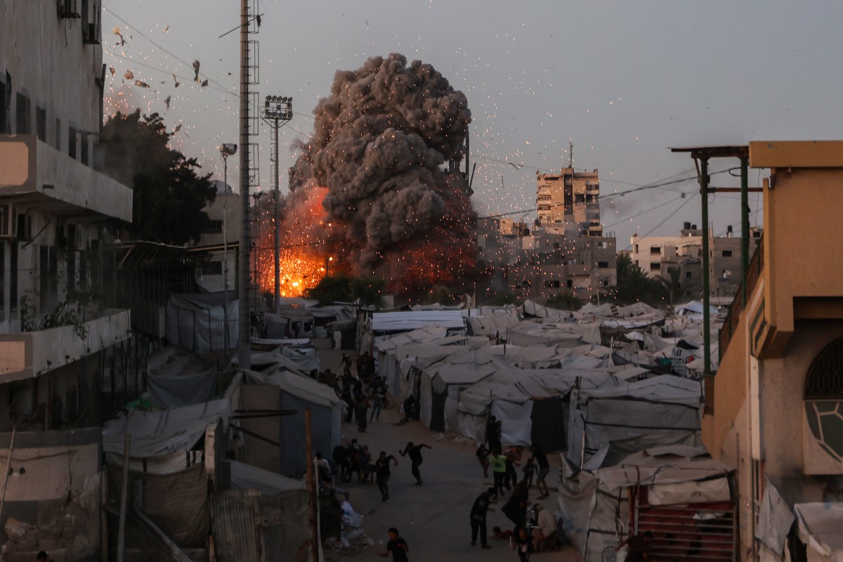 Israeli airstrike flattens mosque in Gaza City