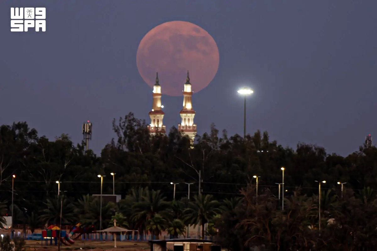 July full moon dazzles Saudi Arabia in seasonal celestial display