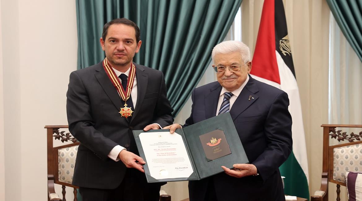 The award was presented in recognition of Nicolas Kassianides' role in strengthening Palestinian-French ties. (WAFA)