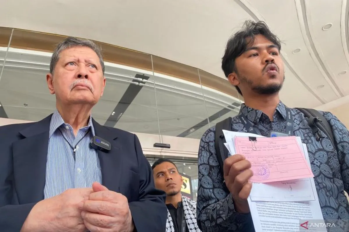 Indonesian representatives of the Global Sumud Flotilla speak to reporters after filing a criminal complaint against Israeli PM Benjamin Netanyahu at Indonesia's Attorney General's Office in Jakarta, July 29, 2026. (Antara)