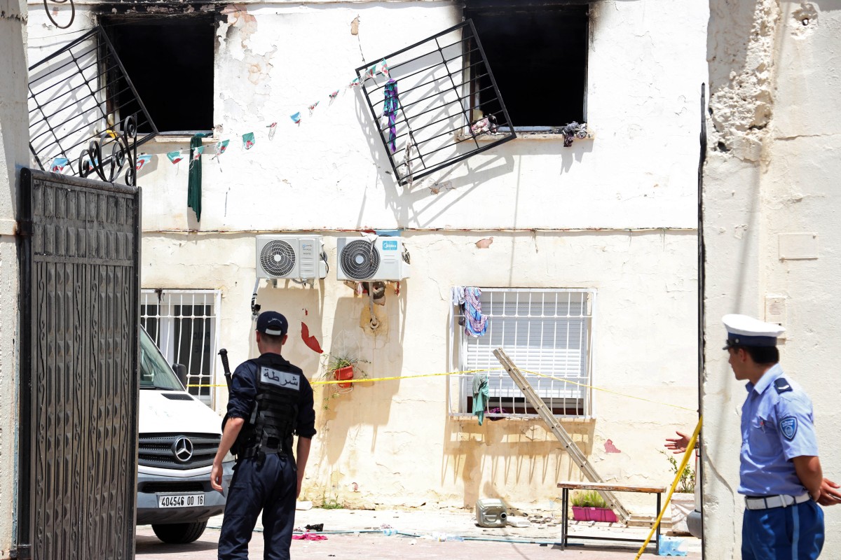 Algeria bus crash kills at least 27: rescuers
