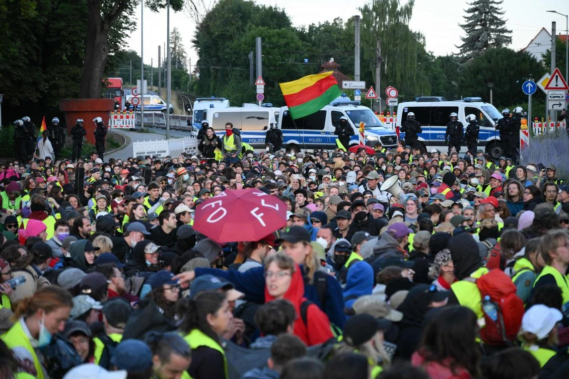 Thousands protest in Germany as far-right AfD sets sights on power