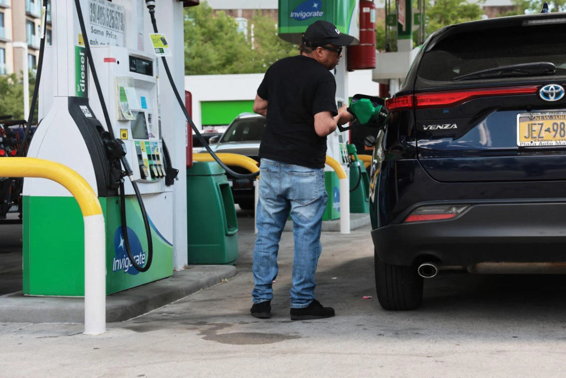 Oil jumps 4% as new military strikes threaten Hormuz shipments
