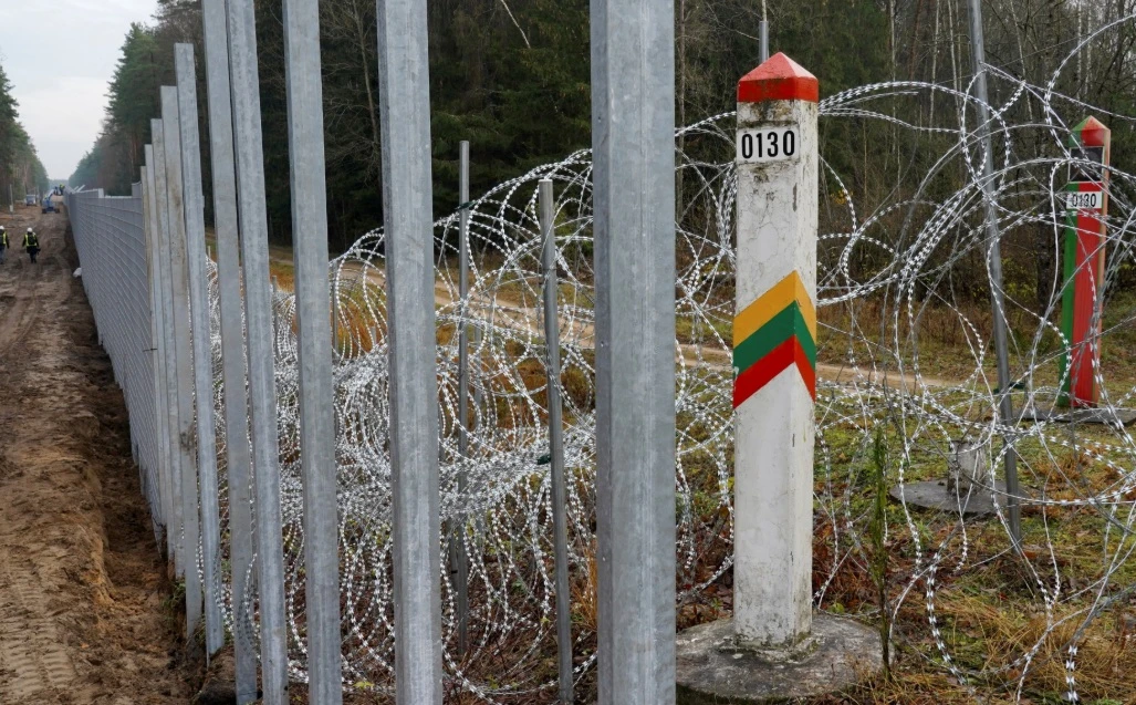Latvian army uses tear gas, warning shot against migrants from Belarus