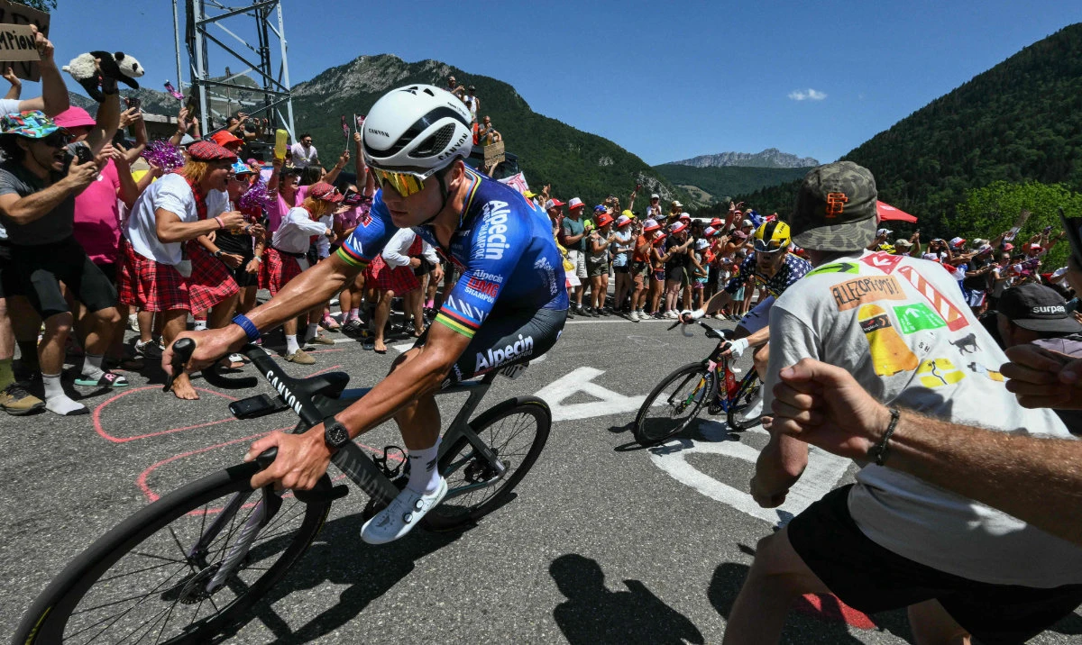 Dutch riders dreaming of crazy party corner of Alpe d’Huez