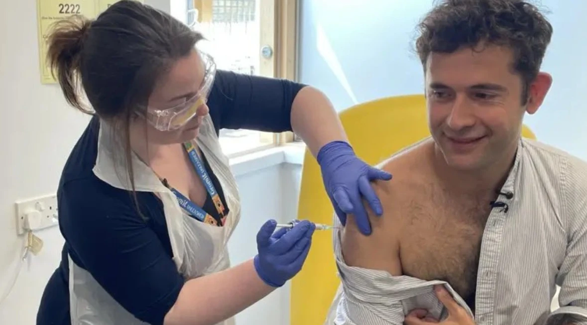 First person vaccinated during trial of new Ebola jab