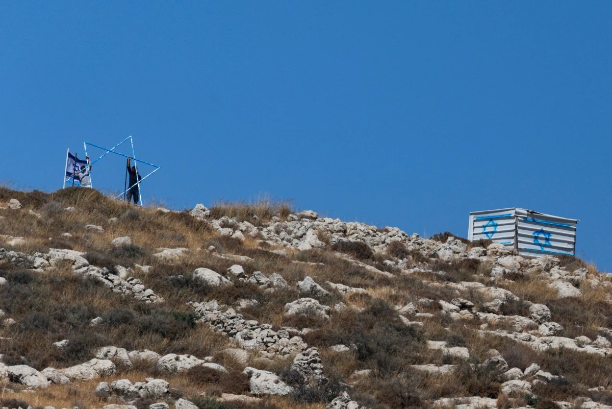 Israeli forces oversee new settlement outpost near Jenin