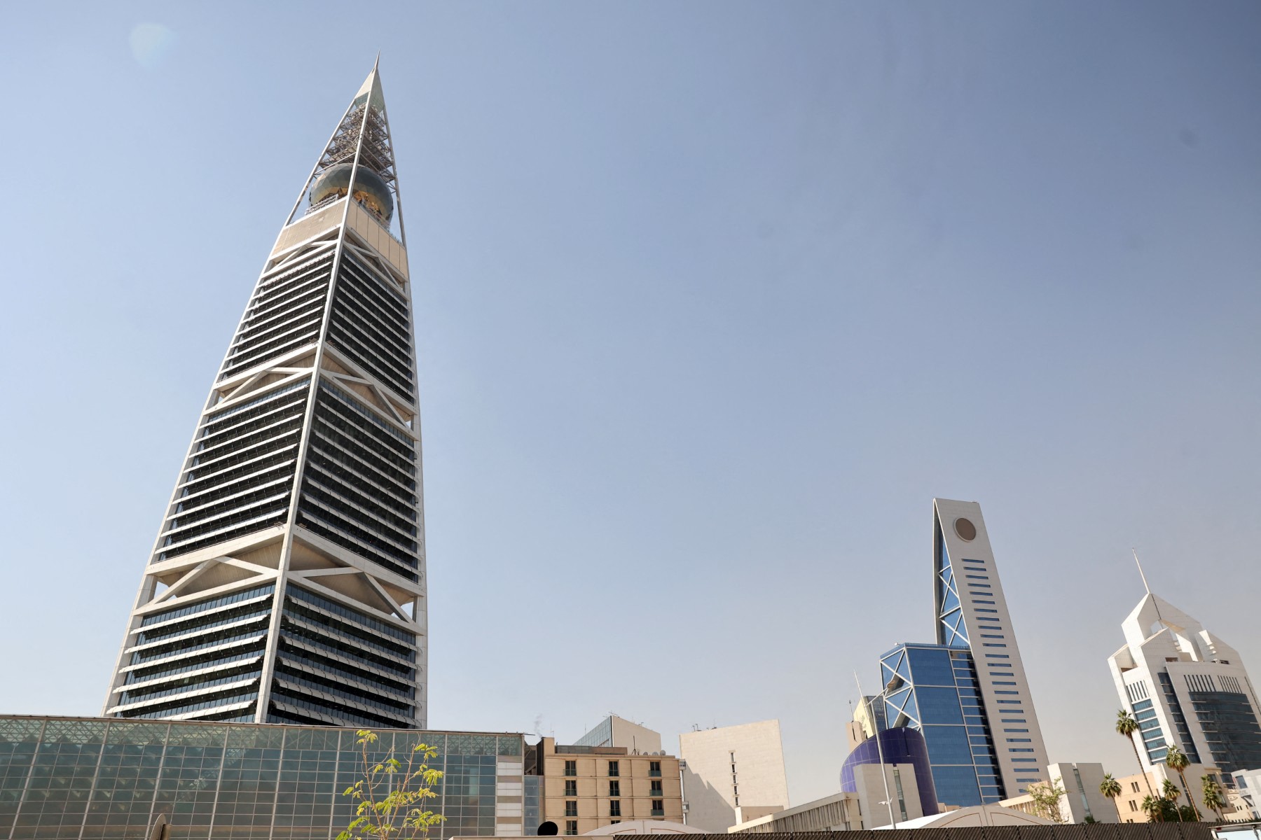The Al-Faisalya skyscraper towers over the King Fahad highstreet, in Riyadh on November 9, 2025. (AFP)