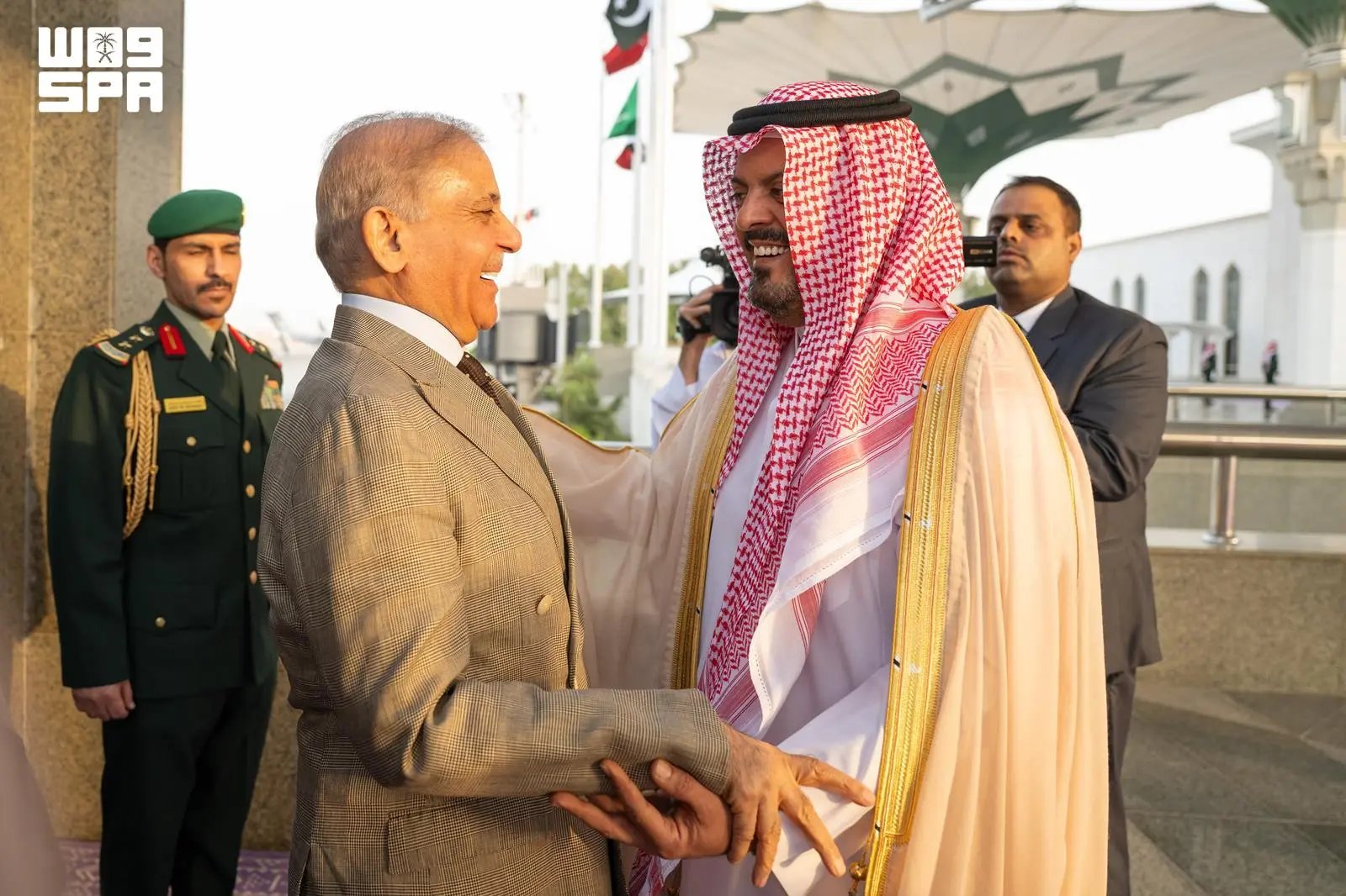 Pakistan PM arrives in Saudi Arabia