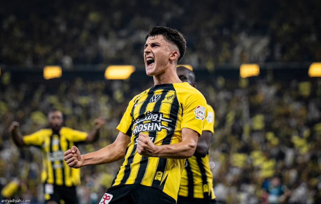 The sources claimed that the offer would include an option to buy the player’s contract at the end of the loan period. (Al-Ittihad)