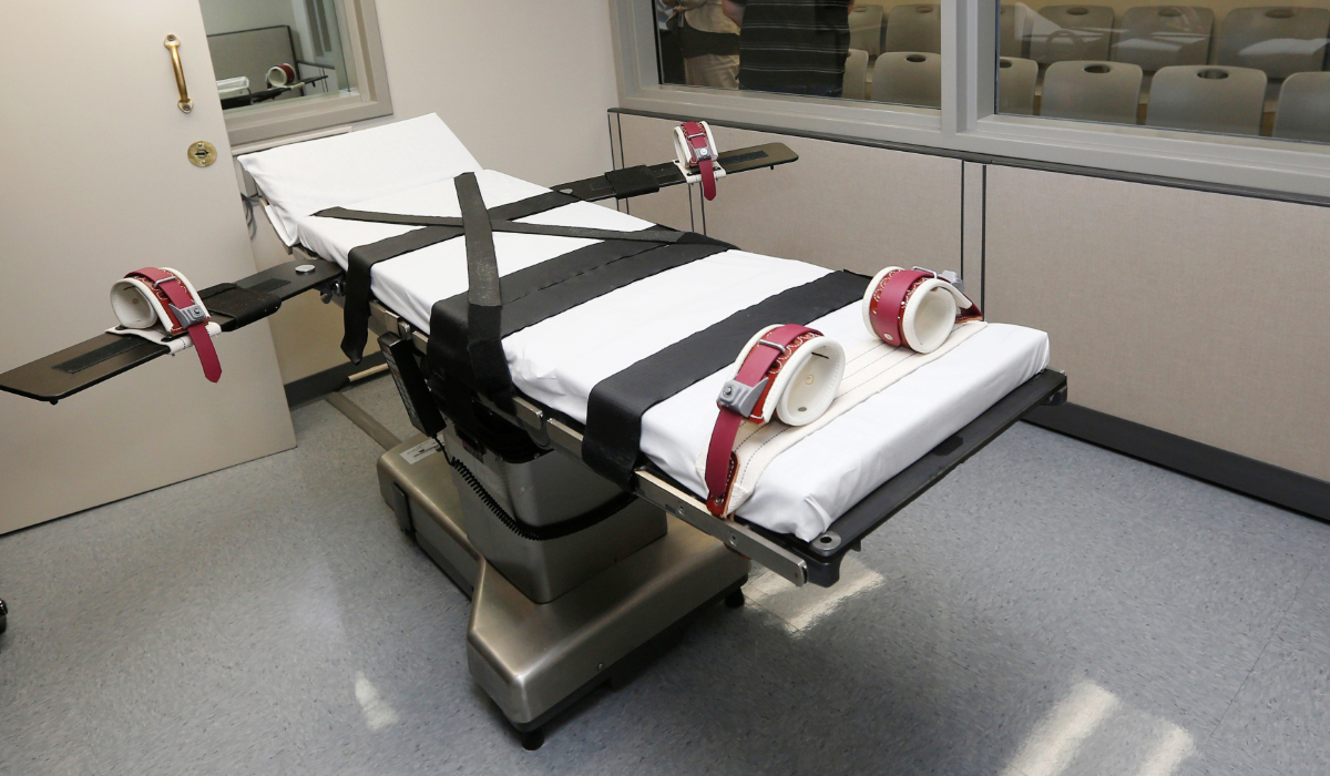 This Oct. 9, 2014, file photo shows the gurney in the the execution chamber at the Oklahoma State Penitentiary in McAlester, Okla. (AP)