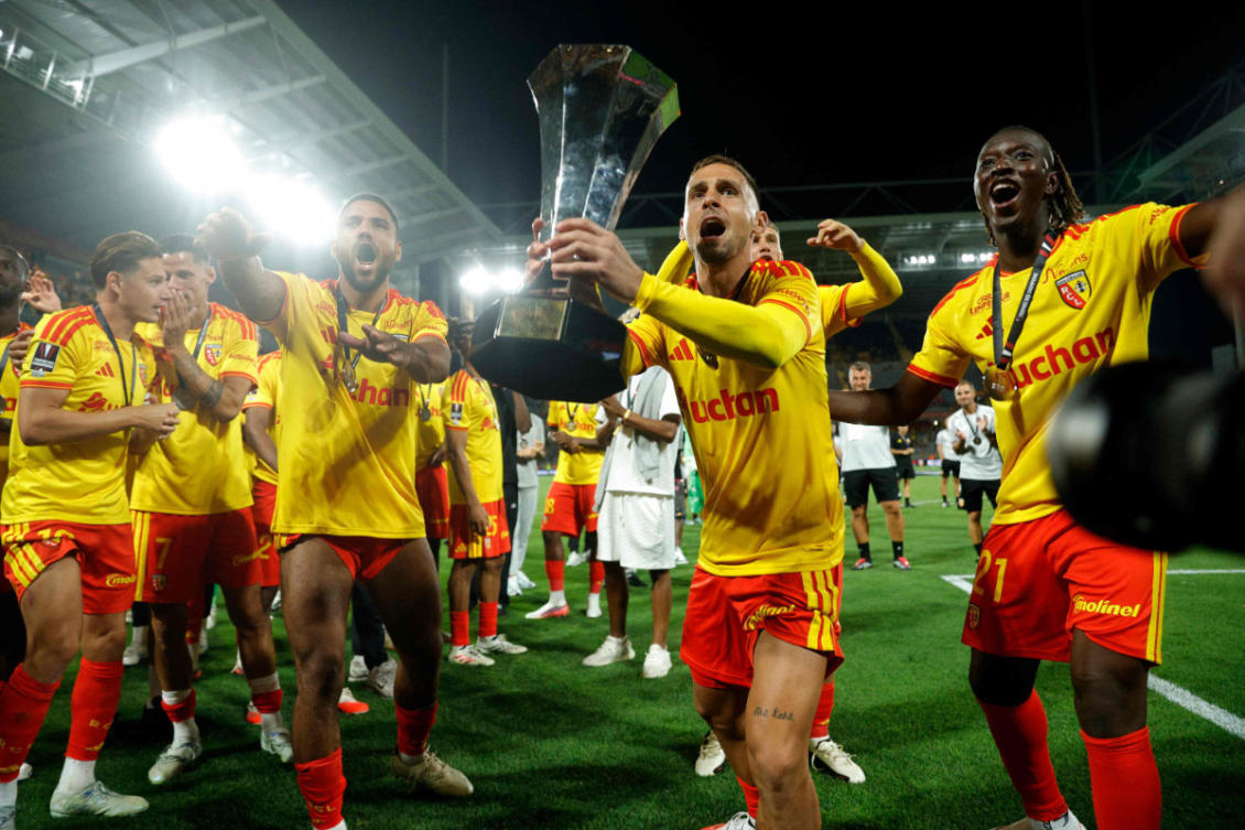 10-man Lens stun Paris Saint-Germain 1-0 to claim their first French Super Cup
