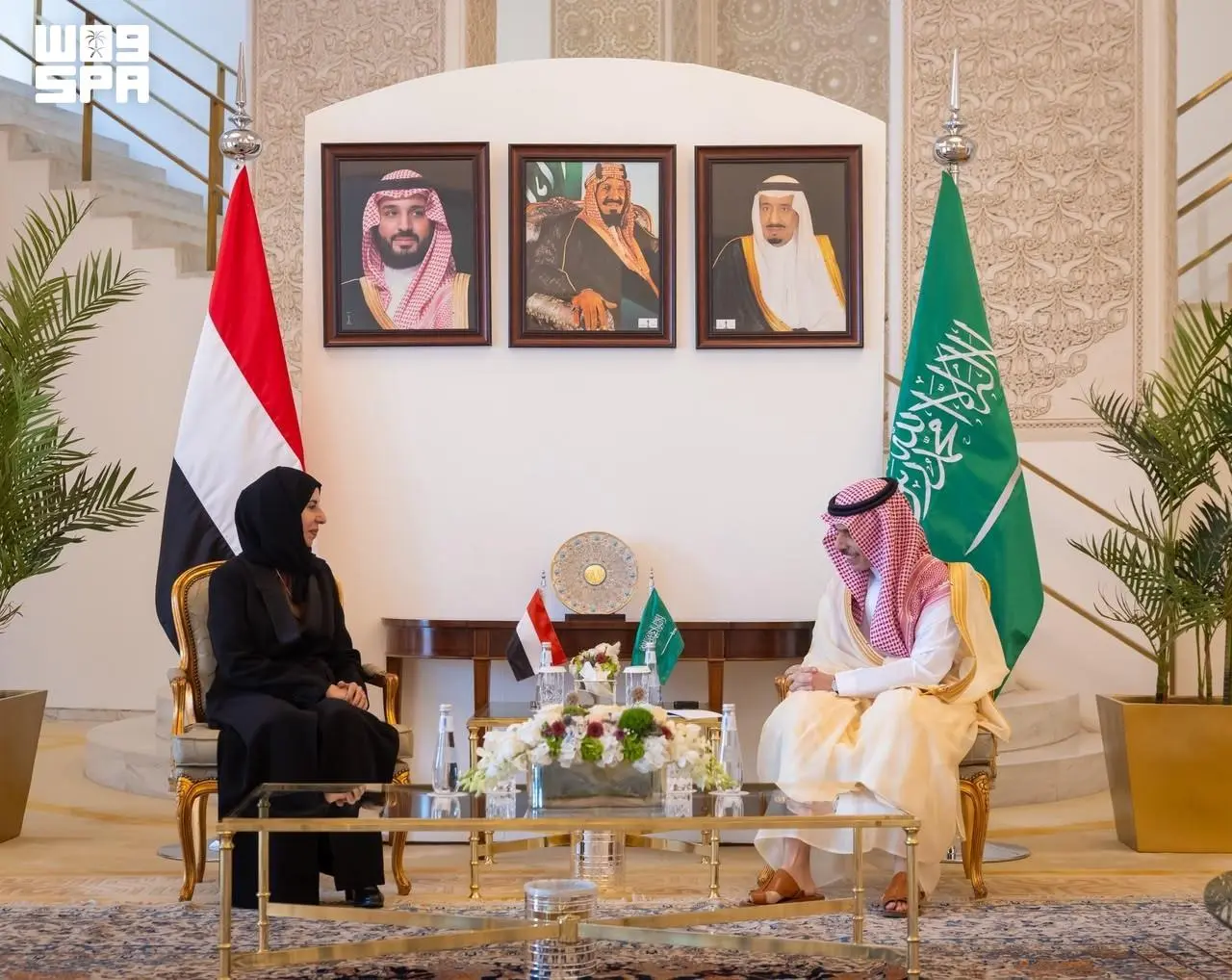 Saudi Minister of Foreign Affairs Prince Faisal bin Farhan bin Abdullah received Yemeni Minister of Foreign Affairs and Expatriates Dr. Afrah Abdulaziz Al-Zouba in Riyadh on Sunday. (SPA)