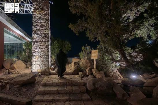 The nighttime experience has become an increasingly central part of Taif’s tourism appeal — especially during summer, when pleasant evening temperatures serve as a primary draw for both residents and domestic visitors. (SPA)
