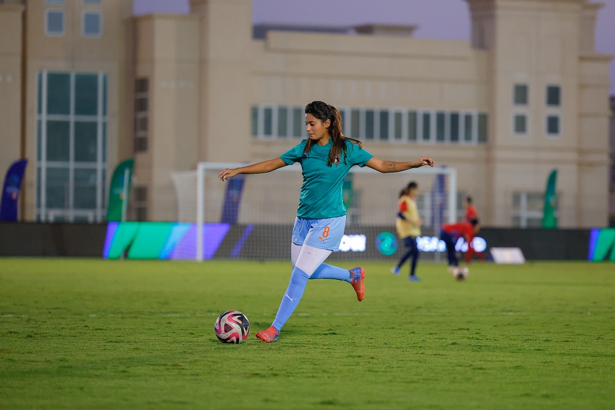 Almahanna in action. Before turning professional, she balanced football with a full-time job for seven years. (Supplied)
