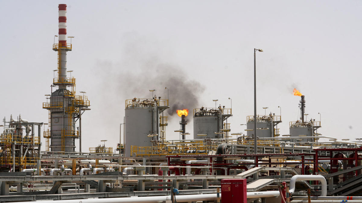 Iraq PM seeks oil production rise to 10m barrels a day