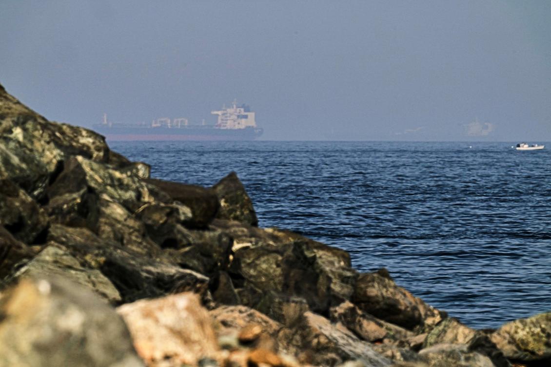 Iran, Oman discuss resuming talks and Hormuz navigation