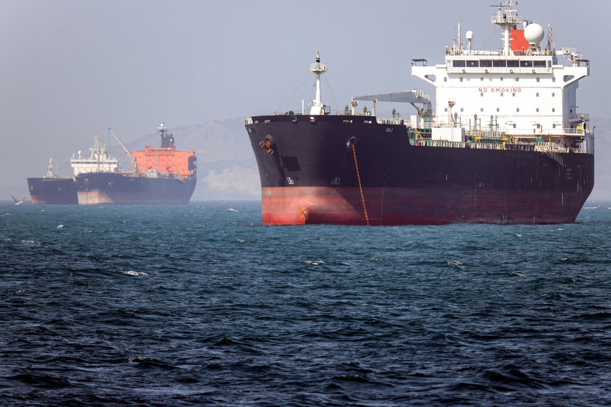 The war between the US and Iran has made passage through the Hormuz virtually impossible. (AFP/File)