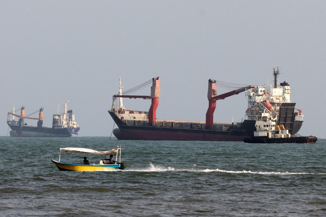 After Iran closed the Strait of Hormuz on March 1, commodity carrier traffic plummeted to an average of 10 transits per day, compared with a daily average of 95 in February, data shows. (AFP file photo)