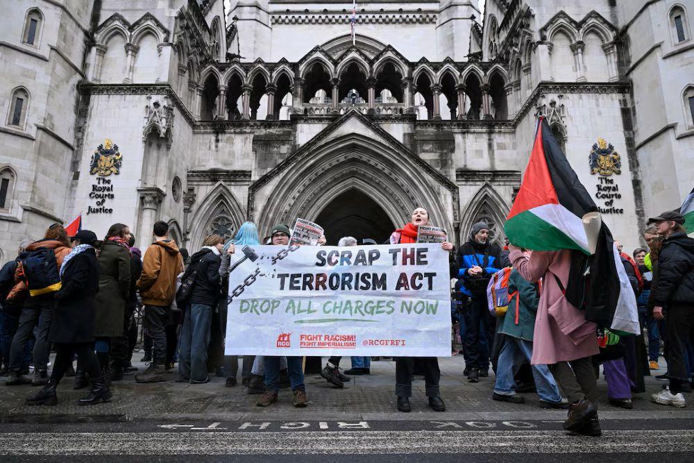 People protest outside the High Court as judges prepare to rule on a legal challenge to the UK government’s decision to designate Palestine Action as a terrorist organization, London, Britain, Feb. 13, 2026. (Reuters)