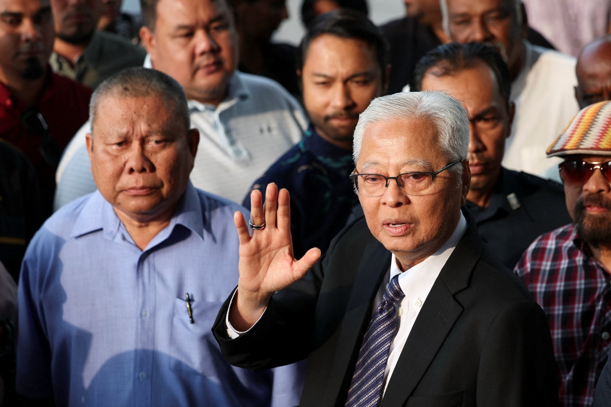 Malaysia's former Prime Minister Ismail Sabri Yaakob gestures as he arrives at the Kuala Lumpur court complex in Malaysia. (Reuters)