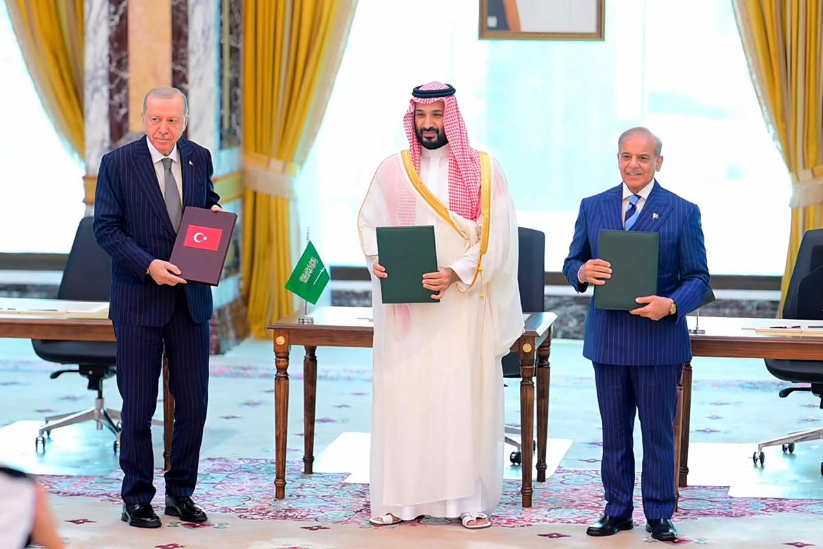 From left: Turkish President Recep Tayyip Erdogan, Saudi Crown Prince Mohammed bin Salman and Pakistani Prime Minister Shehbaz Sharif posing after signing the Mecca Joint Defence Agreement in Makkah, Saudi Arabia on Aug. 7, 2026. (Pakistan’s Prime Minister’s Office/AFP)