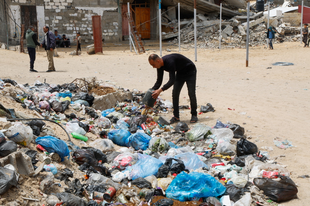 Gaza families keep vigil as rodents and pests infest displacement camps