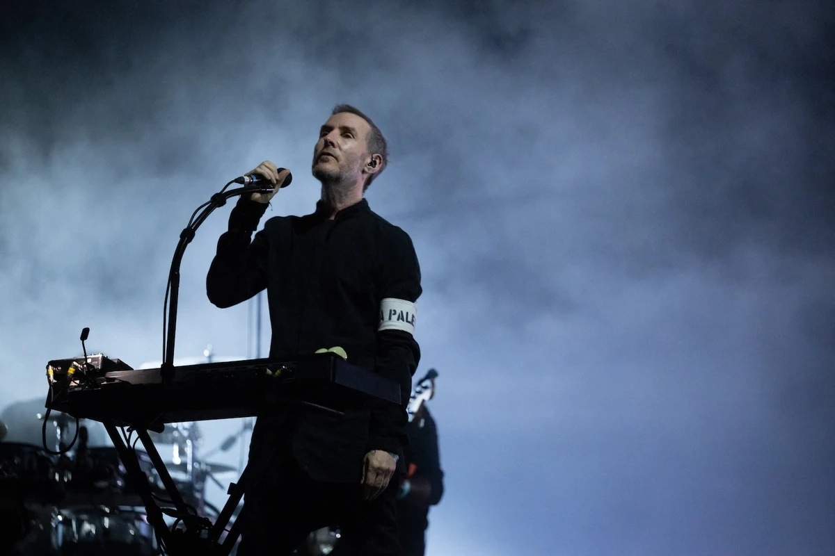 Massive Attack banned from Singapore over Palestinian flag display