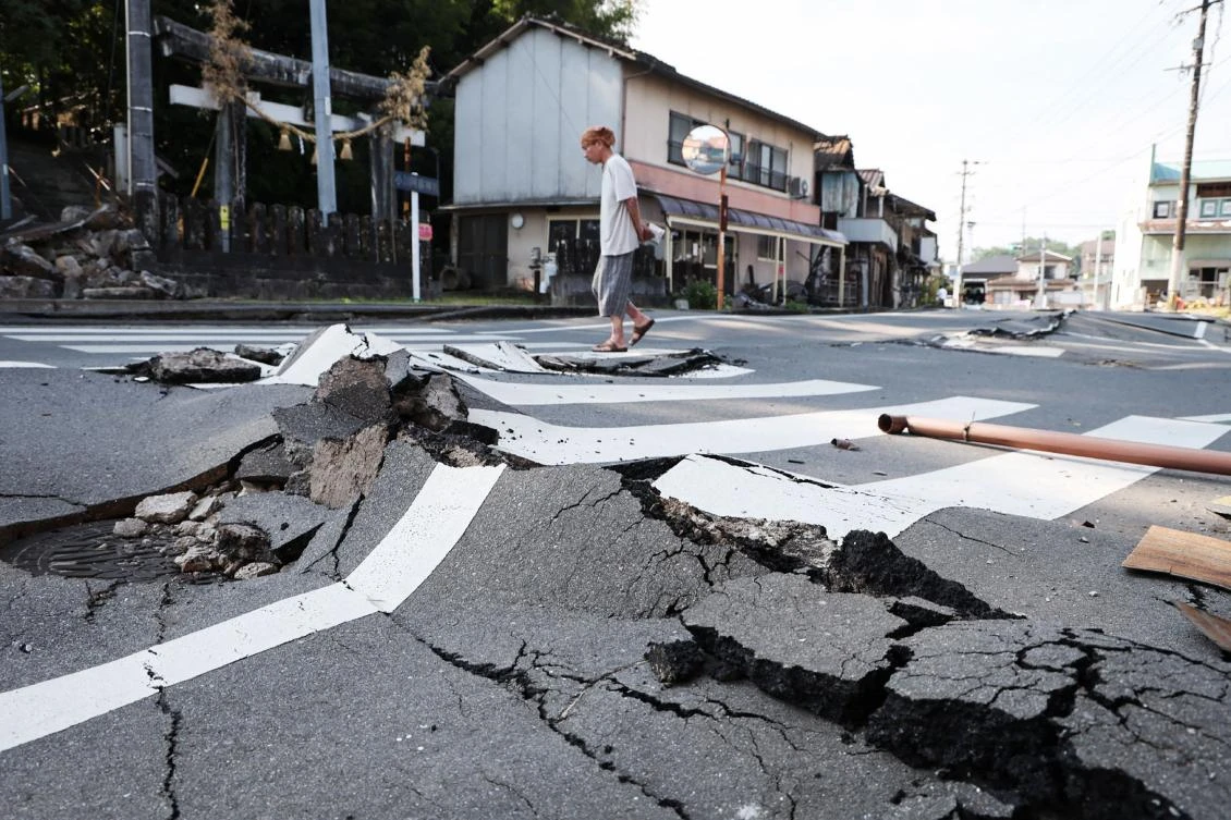 Prime minister visits quake-hit southern Japan as cleanup begins in intense heat