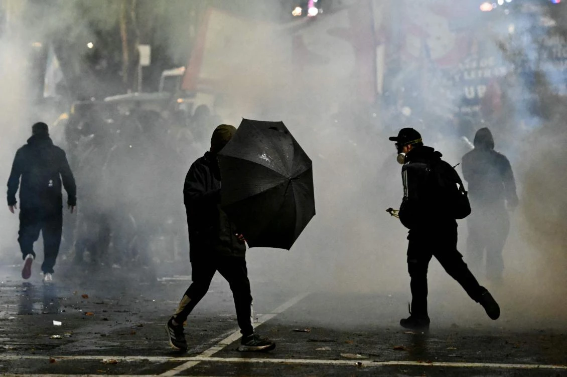 Police disperse the demonstrators with tear gas during a protest near the National Congress in Buenos Aires on August 6, 2026, as senators debate a bill on the inviolability of private property. (Photo by Luis ROBAYO / AFP)