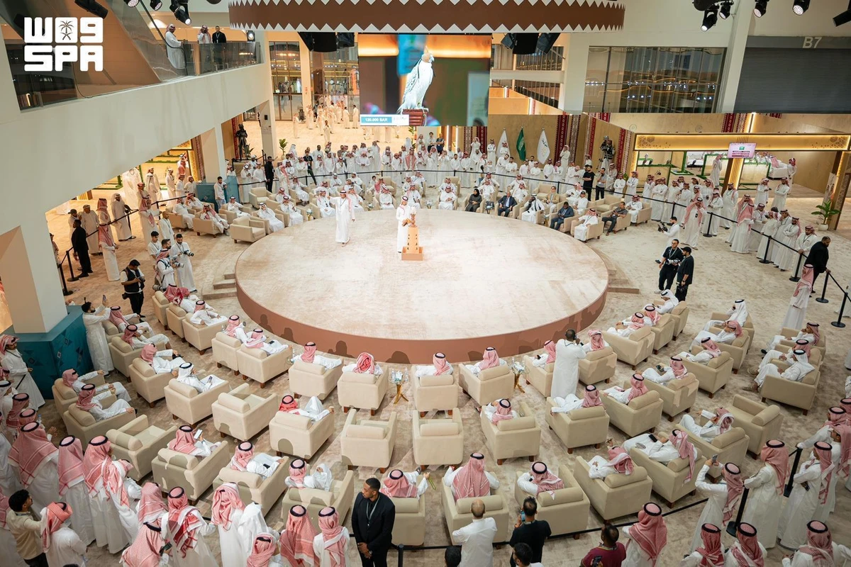 Riyadh falcon auction opens with $144,000 sales