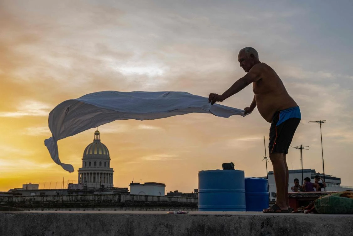 Cubans find rest on rooftops as blackouts drive them from home