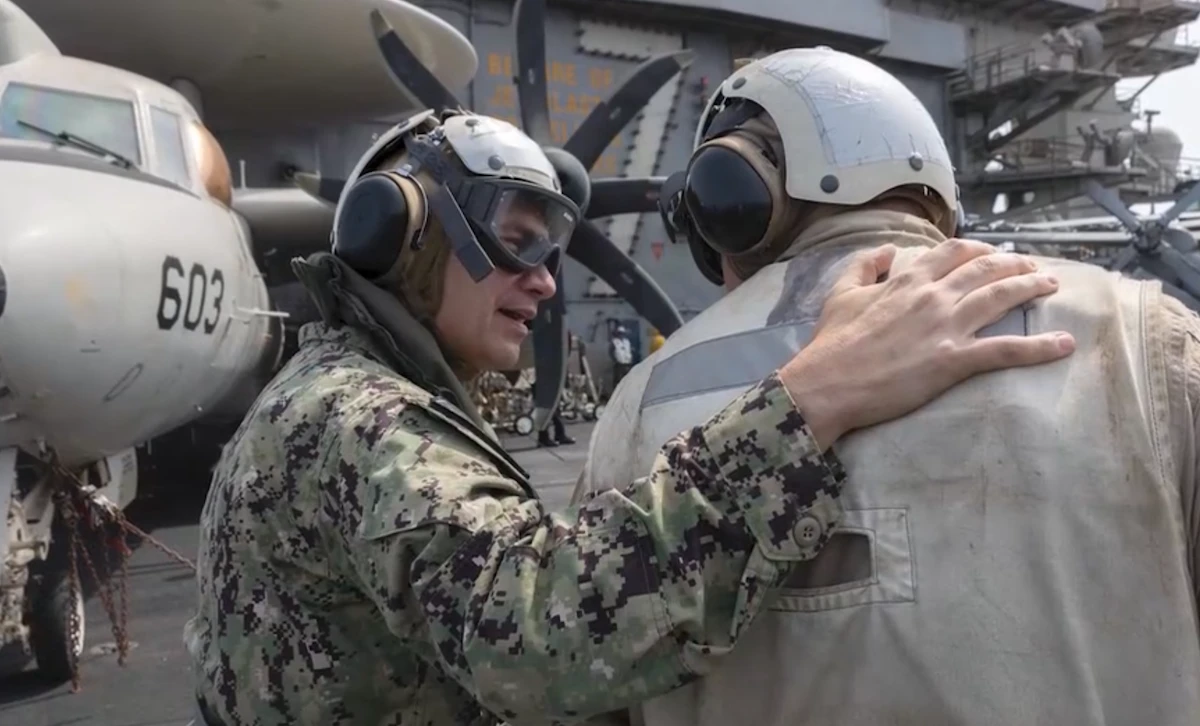 US Central Command chief visits aircraft carrier USS Lincoln