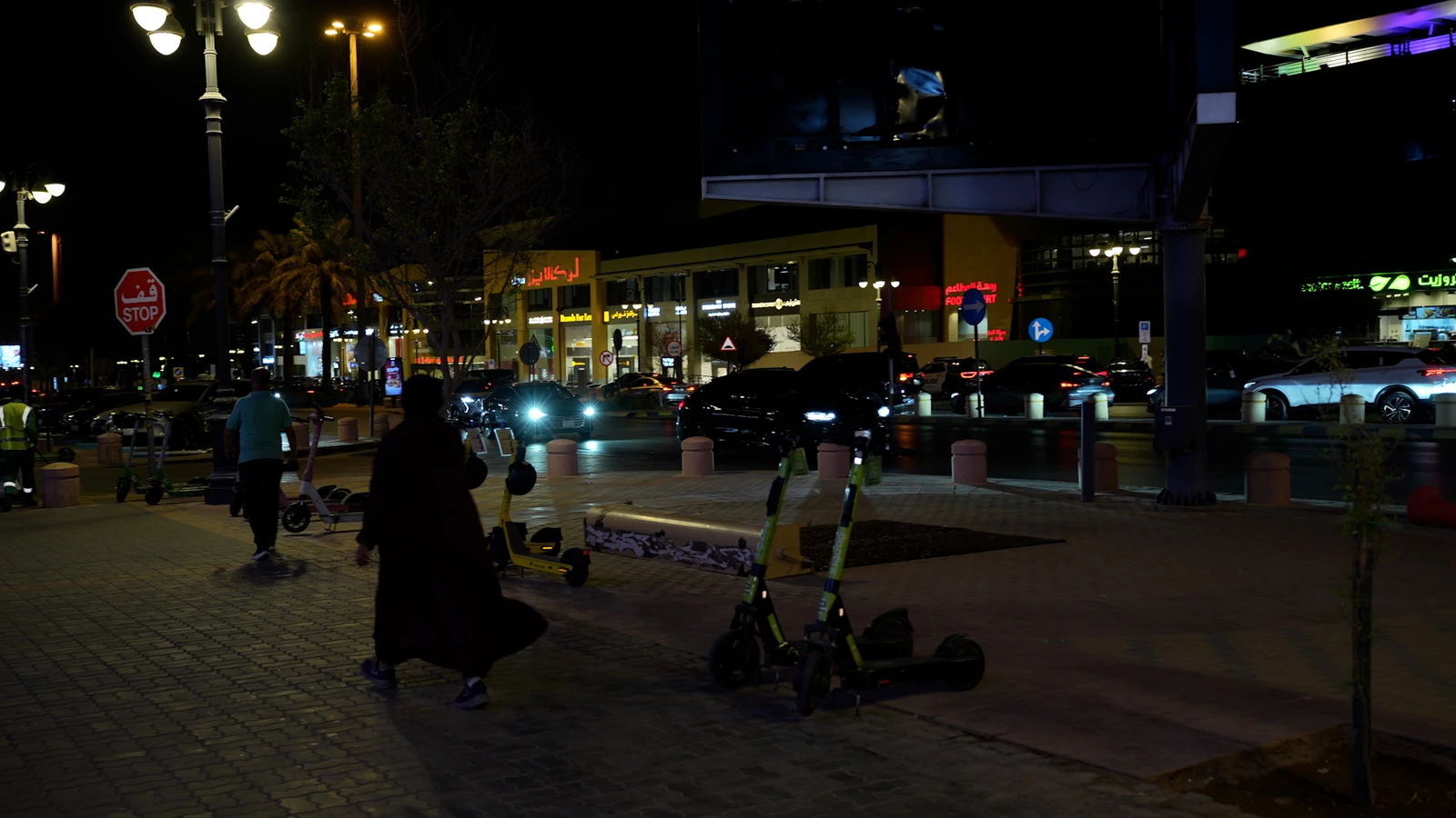 An Arab News visit to the city's streets found residents and expatriates enjoying their evenings. (Loai Elkelawy/ AN photo)