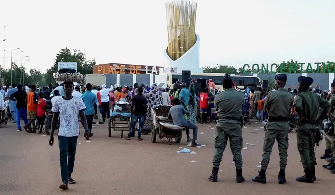 Niger jails lawyer for relaying unrest within army