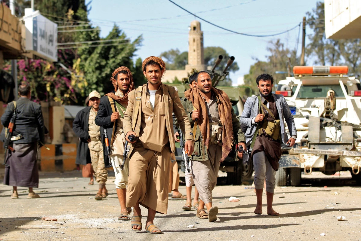 Houthi rebel fighters are seen outside of the residence of Yemen’s former President Ali Abdullah Saleh in Sanaa on December 4, 2017. (AFP File)