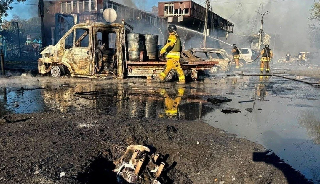 Russian strike on Ukraine shopping centre kills at least three