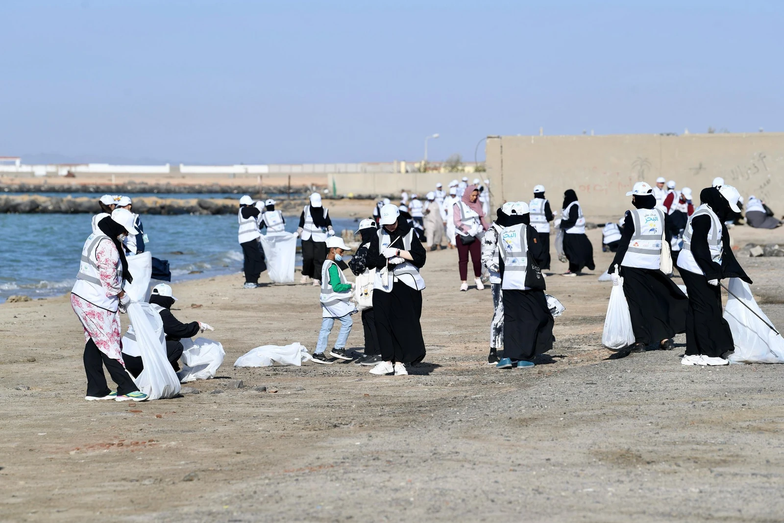A volunteer campaign has been launched in Jeddah to raise awareness about marine conservation (@makkahregion)