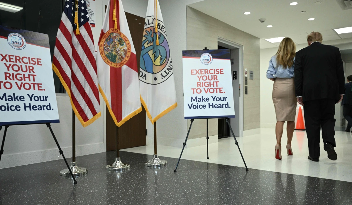 Trump votes early in Florida for US midterm elections