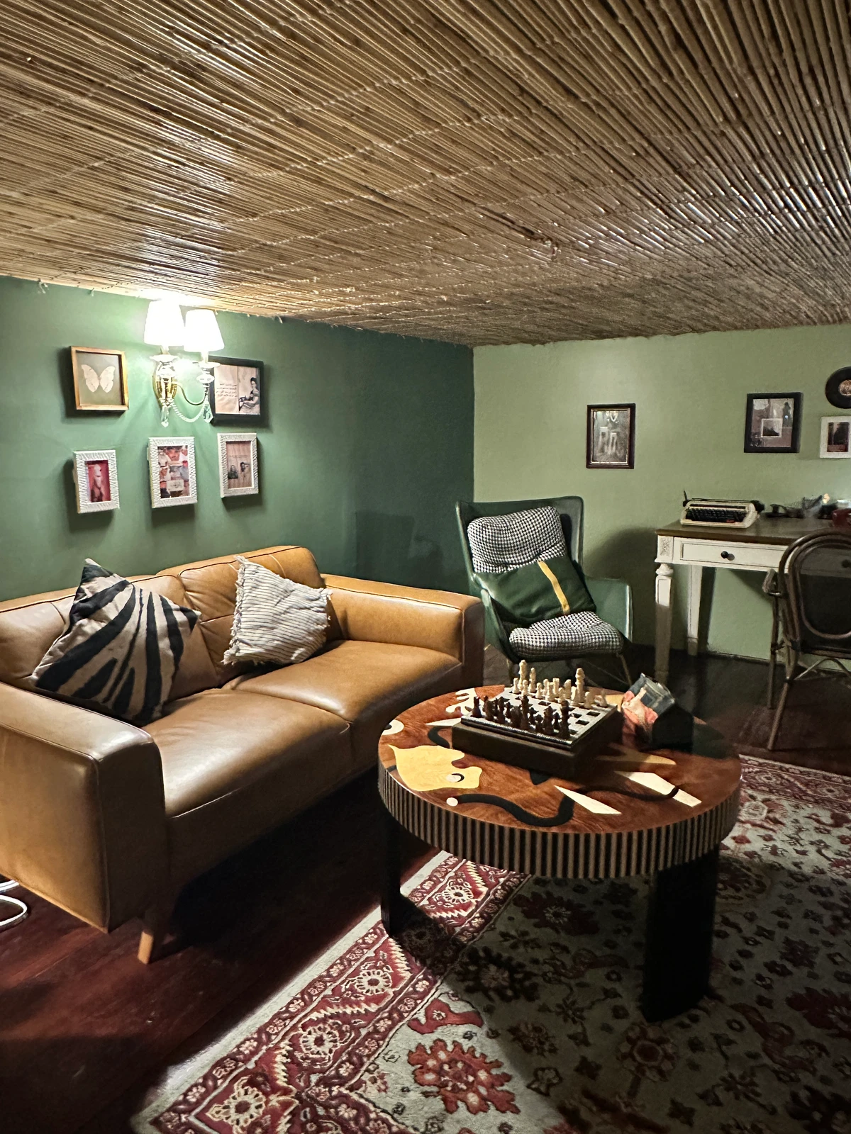 Muted green walls, a reed-covered ceiling and eclectic furniture create a relaxed, lived-in atmosphere. (AN photo/Nada Hameed)