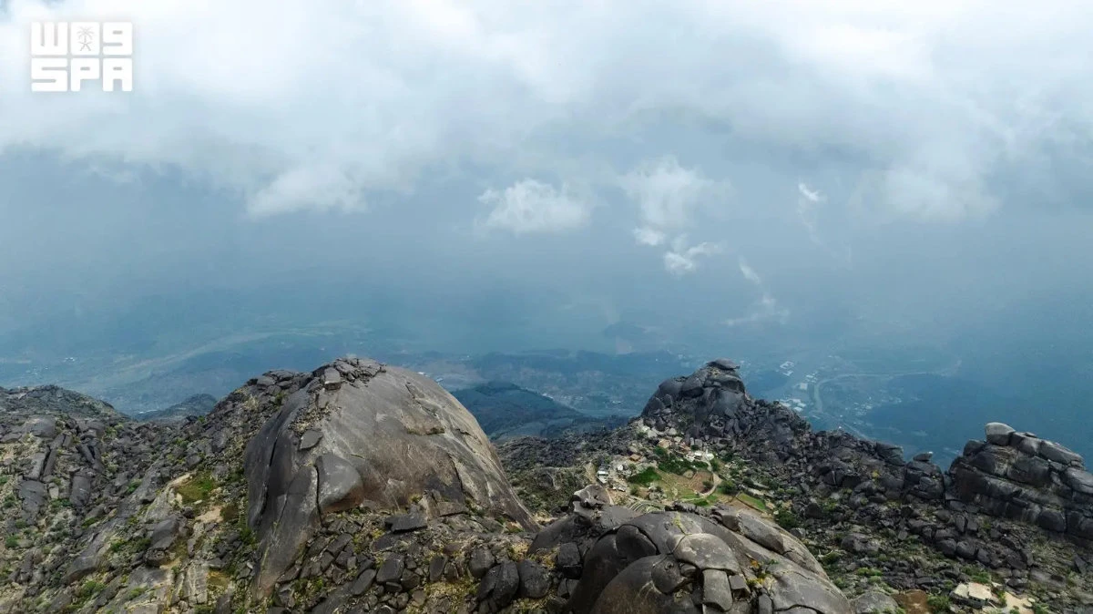 Clouds embrace Al-Baha’s Shada Al-Asfal mountain