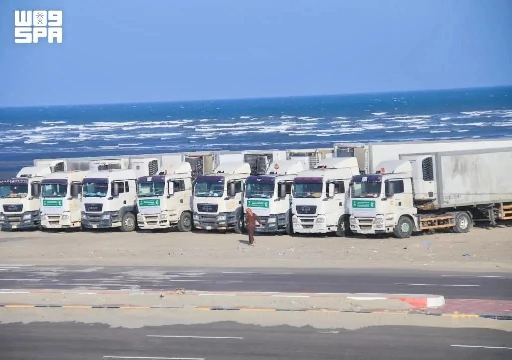Nine new relief trucks arrived yesterday in Khormaksar district of Yemen's southern governorate of Aden on Oct. 16, 2026. The trucks carried food baskets provided by KSrelief for distribution to families most in need. (SPA photo)