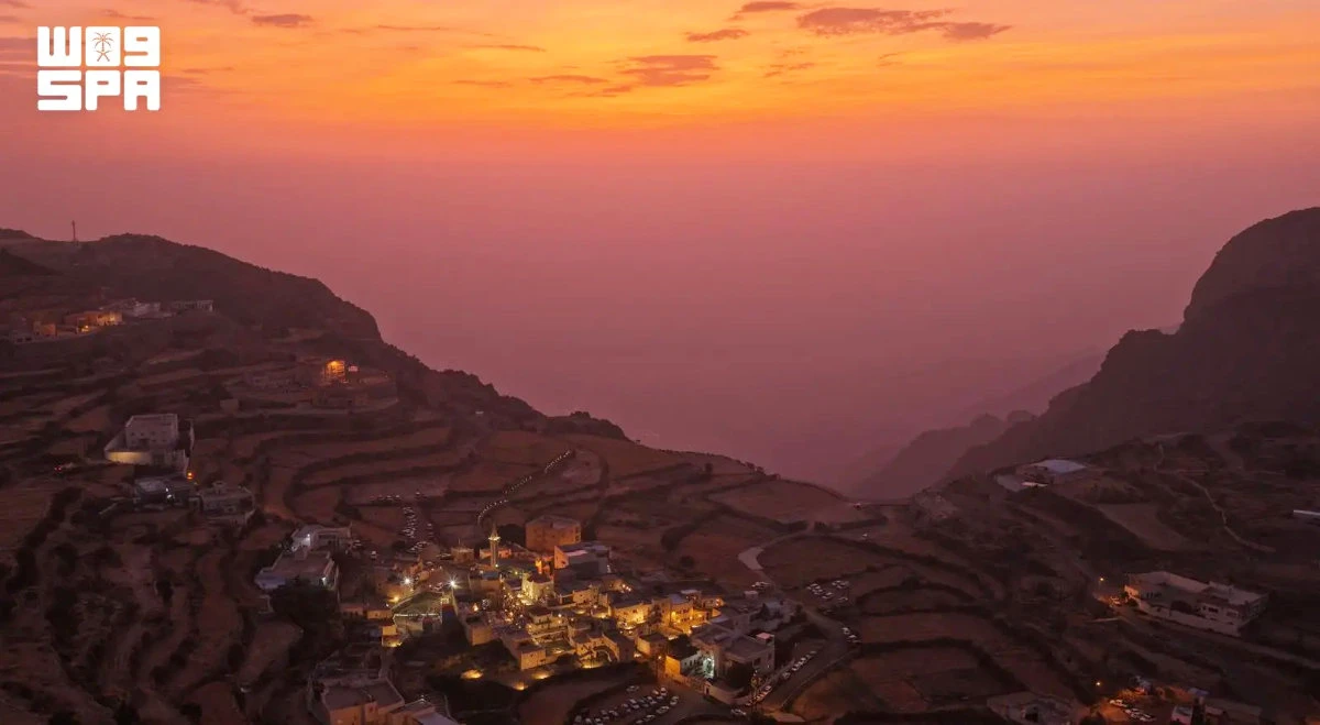 Above the clouds, below the sunset: Asir’s evening spectacle