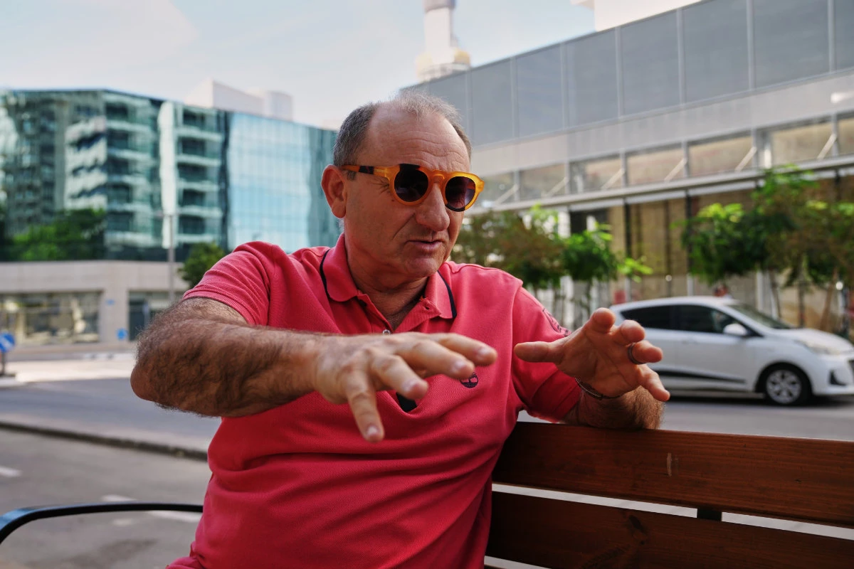 Daniel Schlichter speaks during an interview about an attack that occurred while he was aboard a FlyDubai flight bound for Israel, in Tel Aviv, Israel, Oct. 2, 2026. (AP Photo/Mahmoud Illean) 