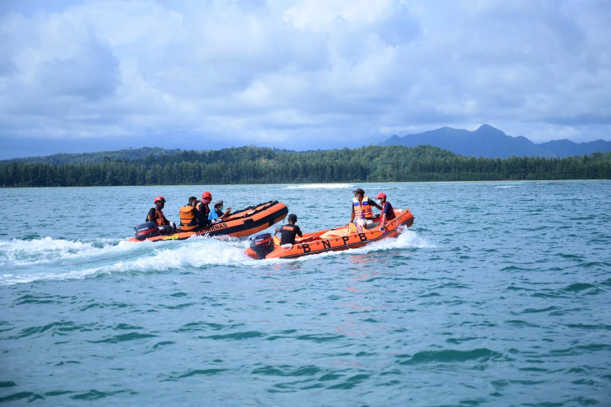 Search underway for Indonesian passenger ship carrying at least 240 people after it loses contact