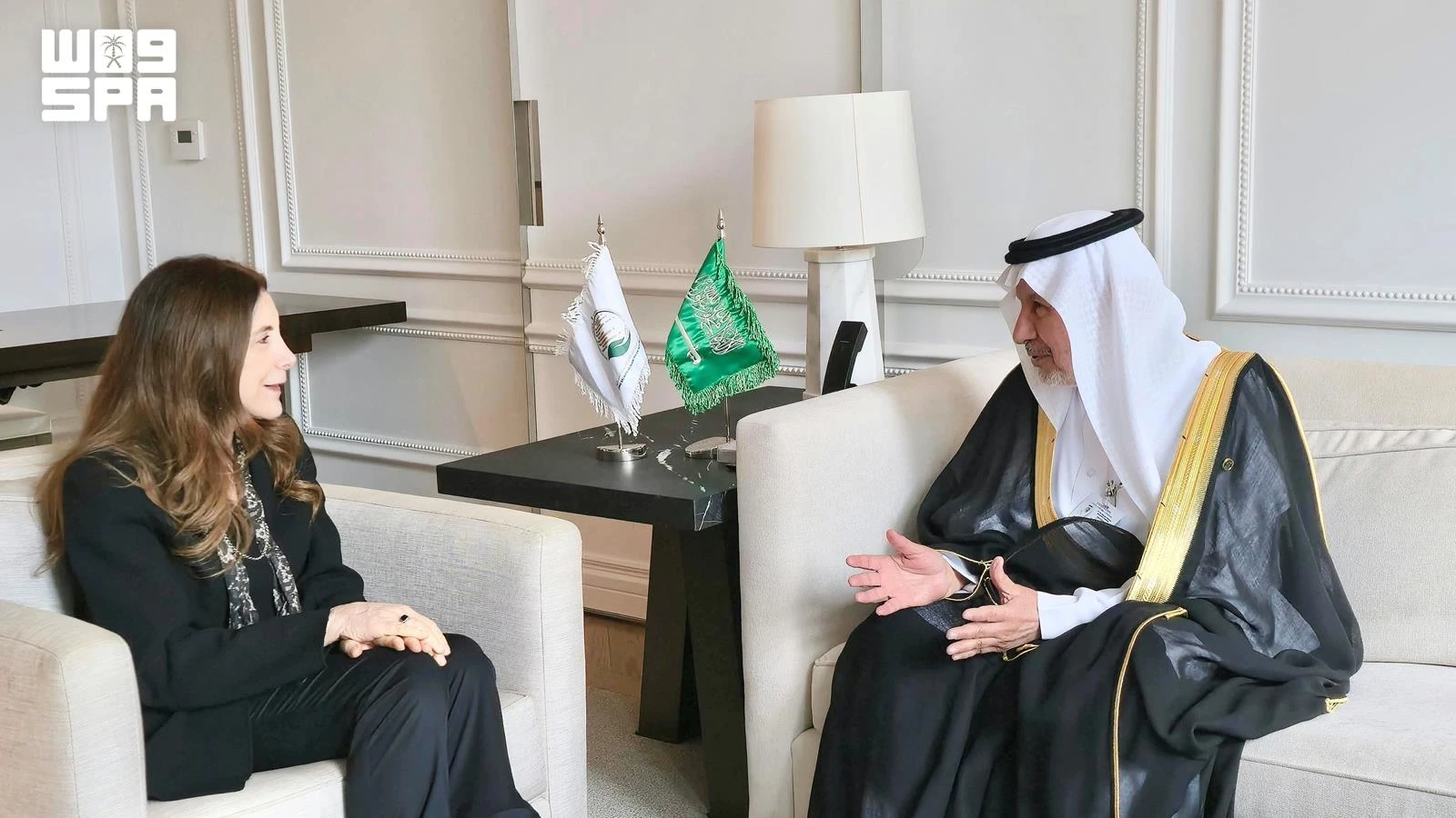 KSrelief Supervisor-General Dr. Abdullah Al-Rabeeah meets International Medical Corps President and CEO Nancy Aossey. (SPA)