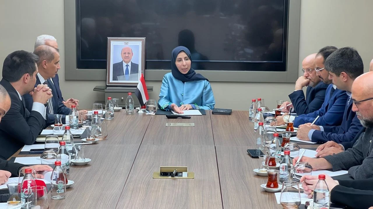 Yemeni foreign minister discusses expanding humanitarian aid with Turkish organizations