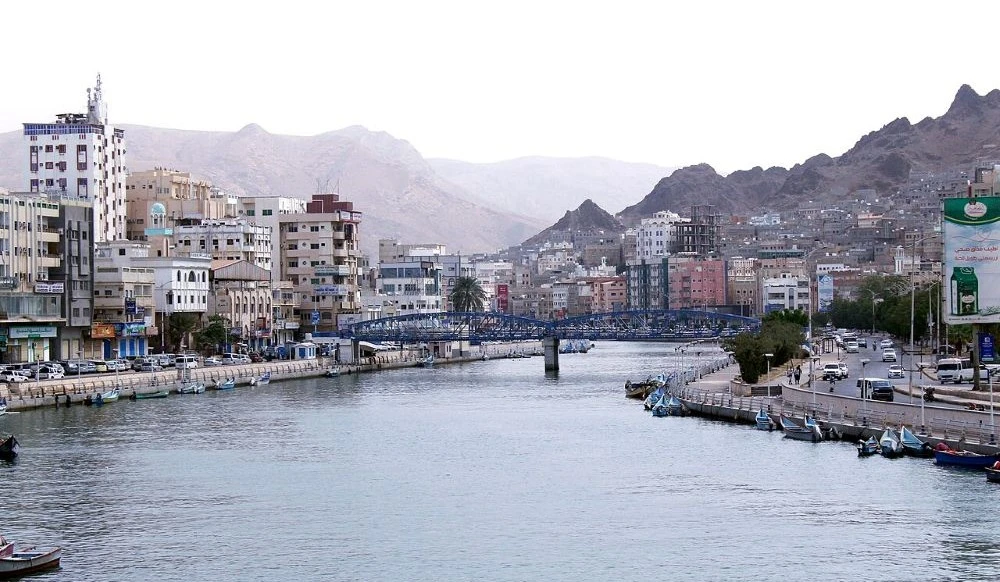 Yemeni families struggle with soaring costs as children return to school